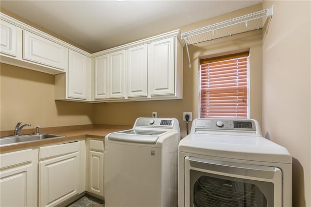 laundry room with cabinets, sink, and independent washer and dryer