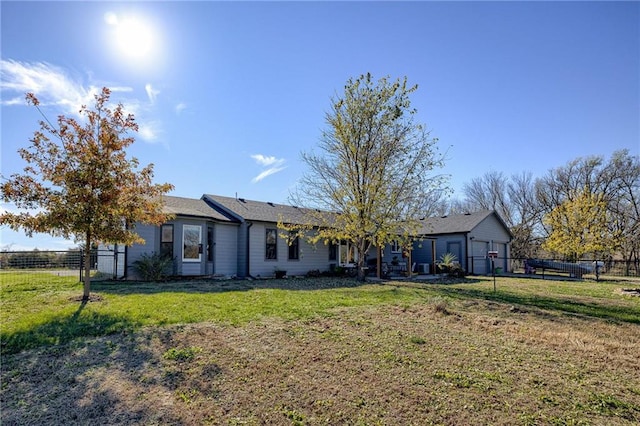 view of front of home featuring a front yard