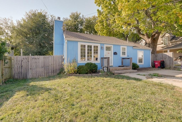 ranch-style house featuring a front lawn