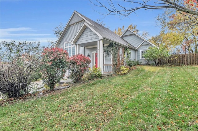 view of front facade featuring a front yard