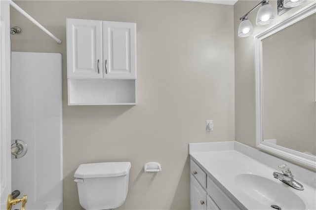 full bathroom with washtub / shower combination, vanity, and toilet