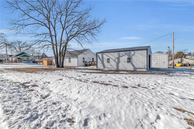 view of yard layered in snow