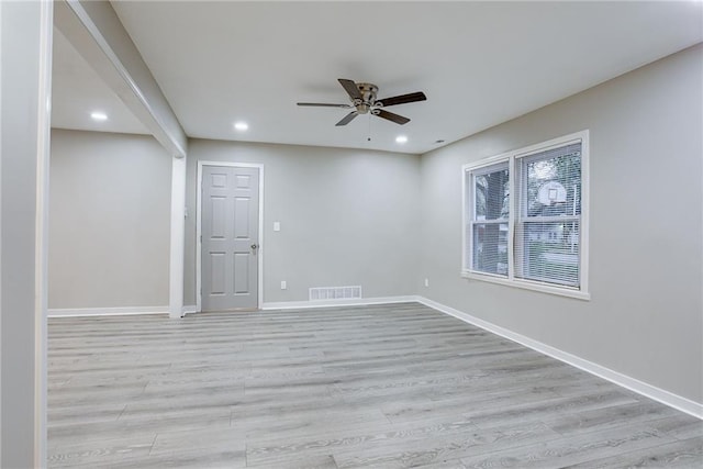 unfurnished room featuring light wood-type flooring and ceiling fan