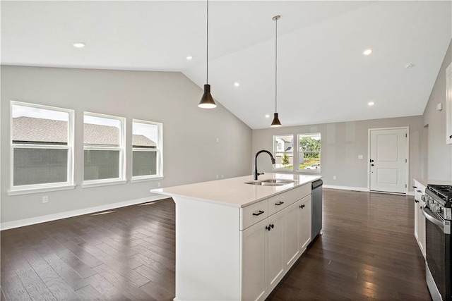 kitchen with sink, stainless steel appliances, an island with sink, vaulted ceiling, and decorative light fixtures