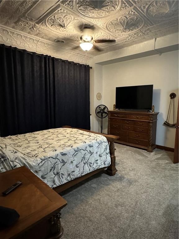 bedroom with ceiling fan and carpet