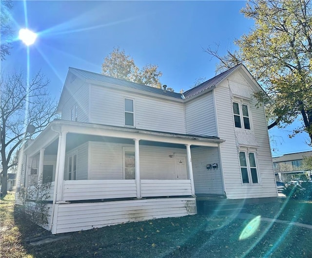 view of front of house featuring a porch