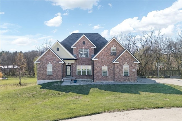 view of front of home featuring a front lawn