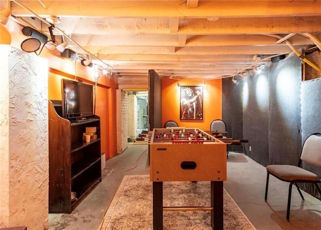 recreation room with concrete flooring