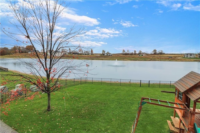 view of yard featuring a water view