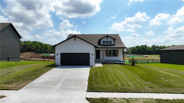 view of front facade featuring a garage and a front lawn