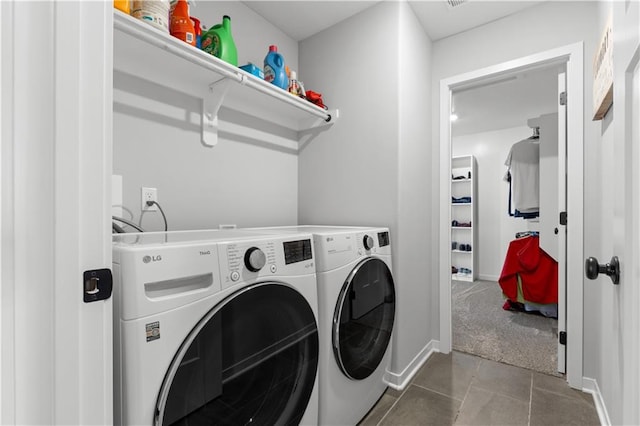 laundry room with dark colored carpet and independent washer and dryer