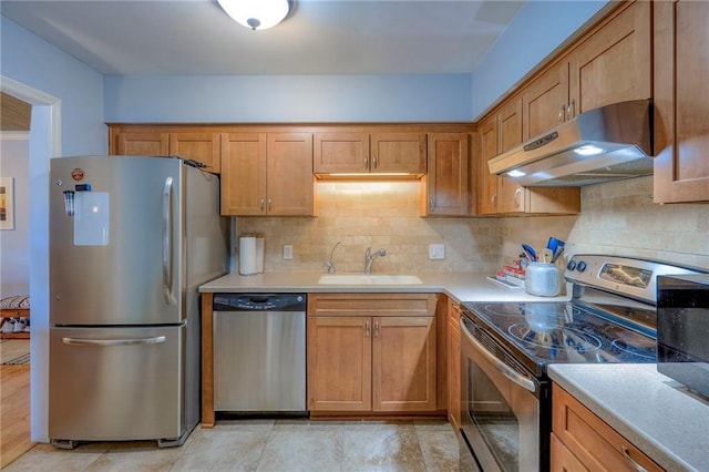 kitchen with backsplash, sink, and stainless steel appliances