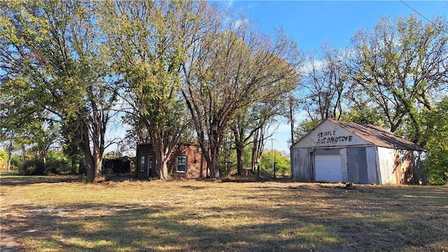 view of yard with a garage and an outdoor structure