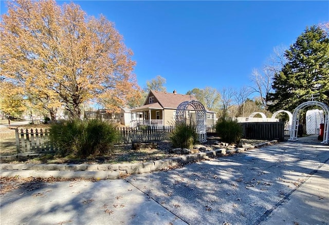 view of front of property featuring covered porch