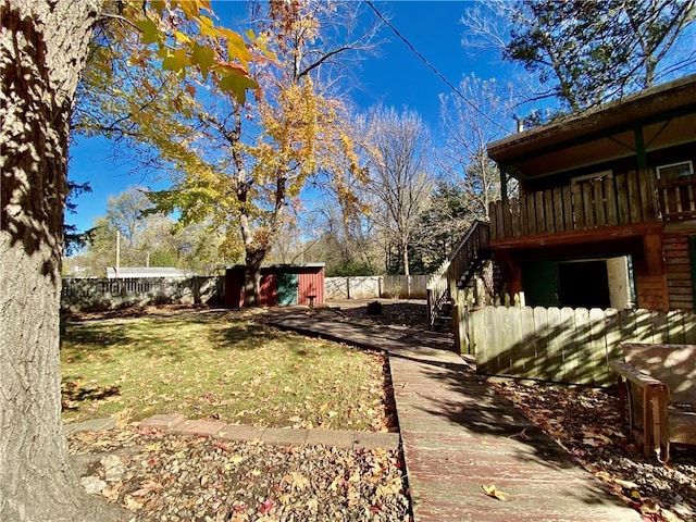 view of yard featuring a balcony