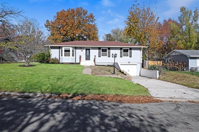 view of front of property featuring a front lawn and a garage