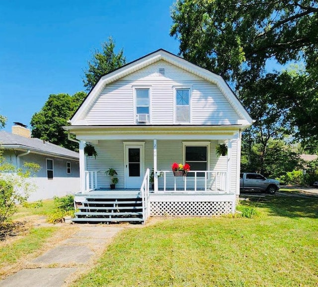 view of front of house with a front lawn