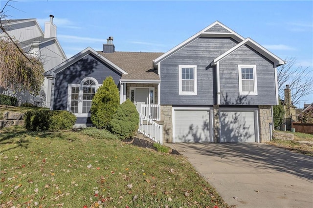 view of front of house featuring a garage and a front yard