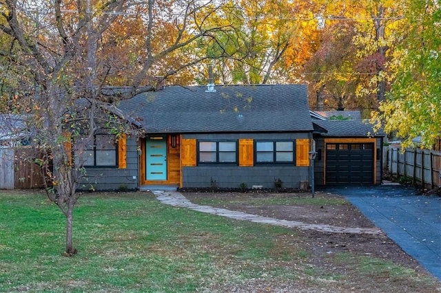 view of front facade featuring a garage and a front lawn