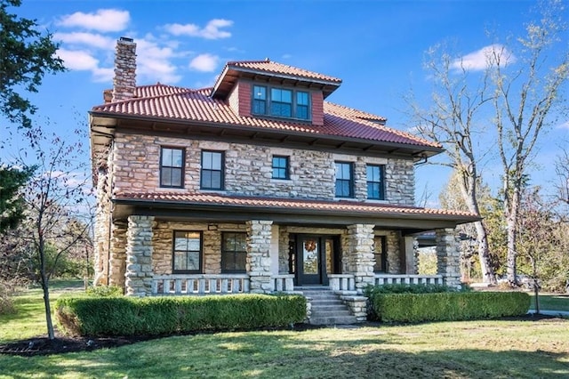 view of front of house with covered porch and a front yard