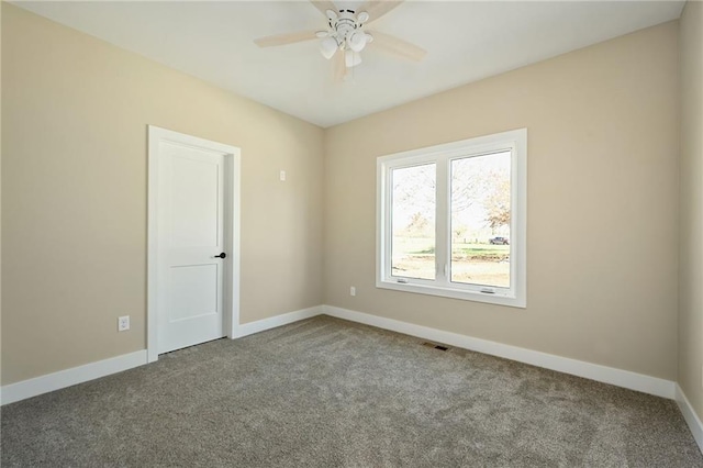 carpeted spare room featuring ceiling fan