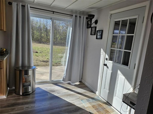 624 E 10th St, Fort Scott, KS 66701 - entryway with wood finished floors and baseboards