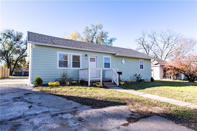 view of front of house with a front lawn