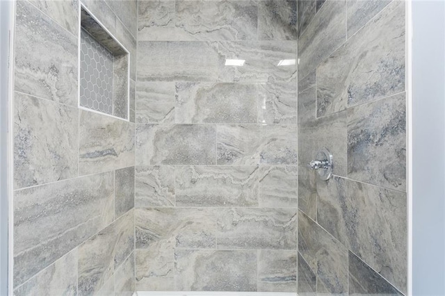 room details featuring tiled shower