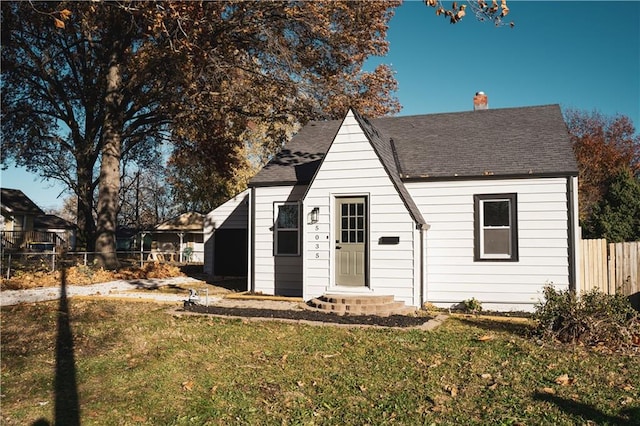 view of front of house with a front yard