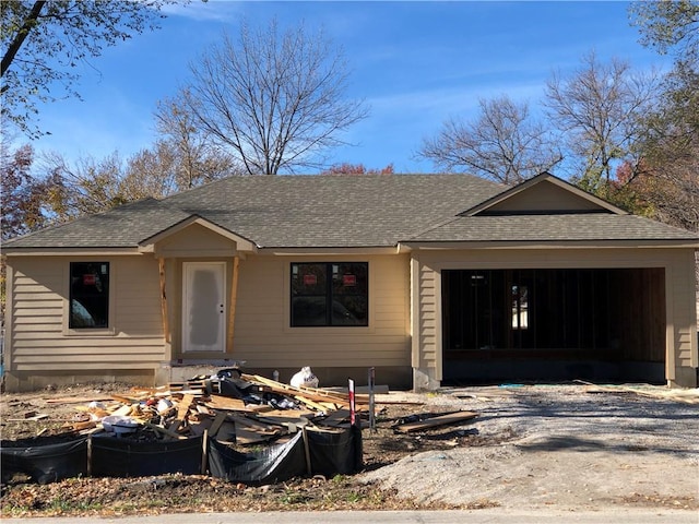 view of front facade with a garage