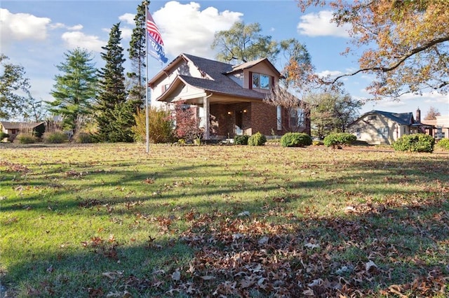 view of front of property featuring a front lawn