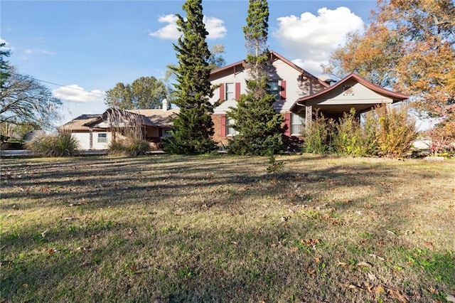 view of front facade featuring a front yard