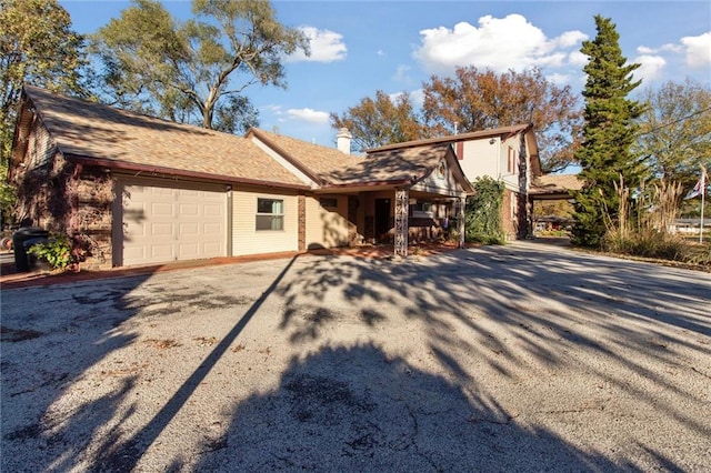 view of front facade featuring a garage