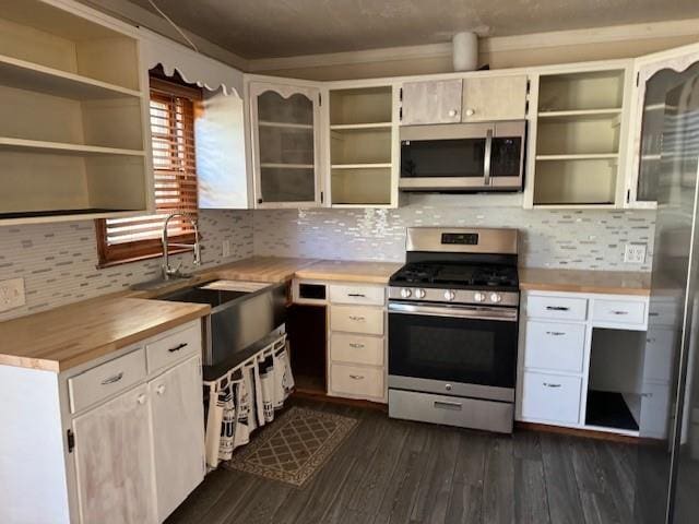 kitchen with backsplash, sink, dark wood-type flooring, and appliances with stainless steel finishes