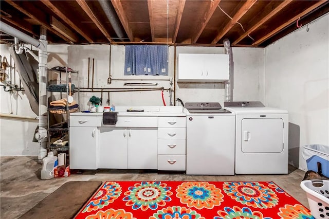 laundry room featuring cabinets and washing machine and clothes dryer