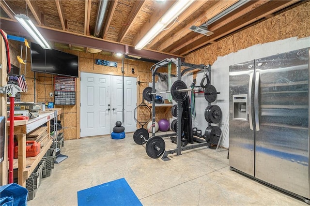 exercise area featuring a workshop area