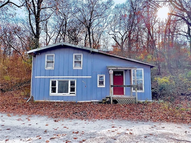 8401 E Lake View Dr, Freeman, MO 64746 - view of front of home featuring board and batten siding