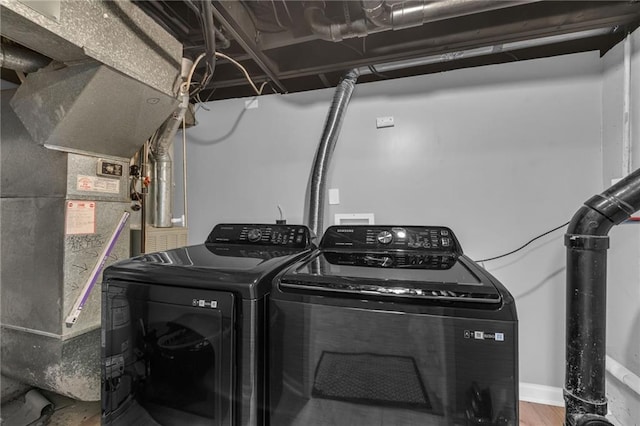 washroom featuring washing machine and clothes dryer