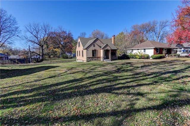 view of front of home with a front lawn