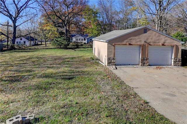 view of detached garage