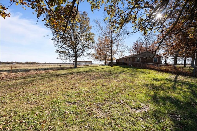 view of yard featuring a rural view