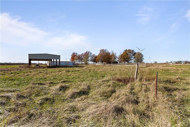 view of yard featuring a rural view