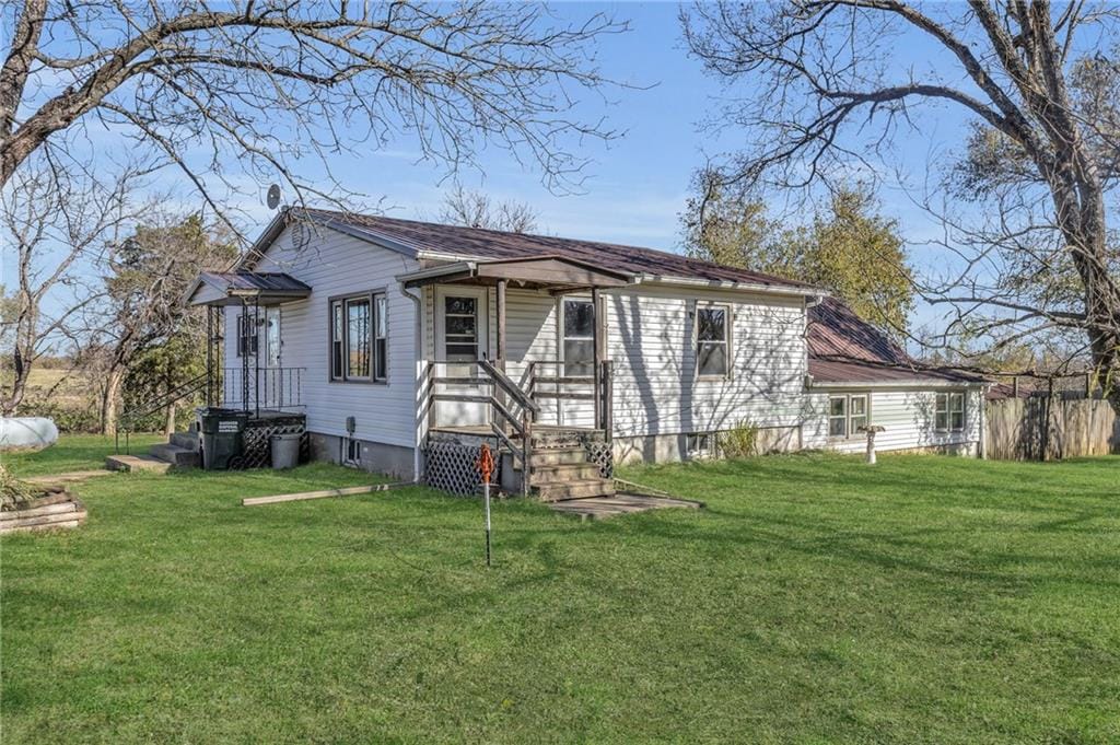 view of side of property featuring a lawn