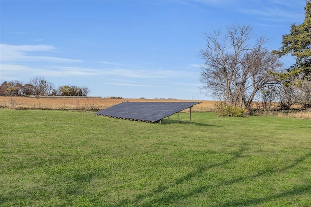 view of yard featuring a rural view