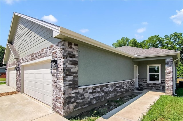 view of front of house featuring a garage