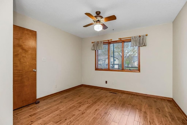 empty room featuring light hardwood / wood-style floors and ceiling fan