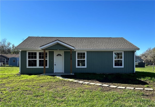 view of front of house with a front lawn