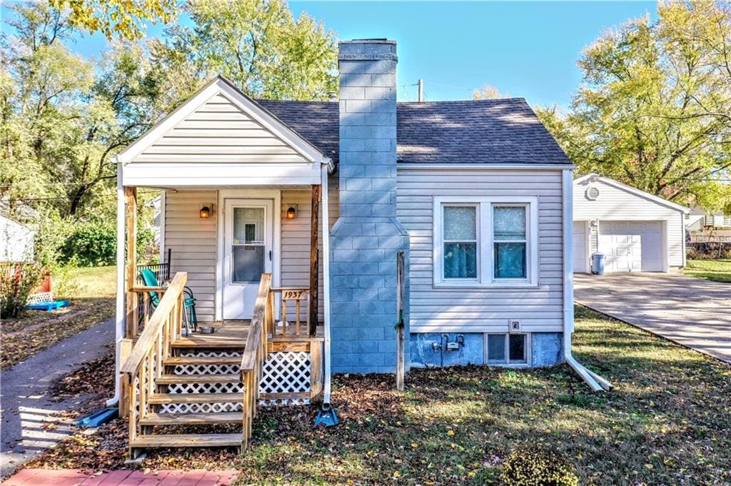 view of front of home with an outbuilding and a garage