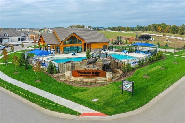 view of swimming pool