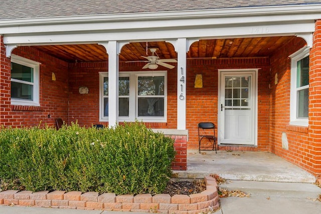 entrance to property featuring ceiling fan and covered porch